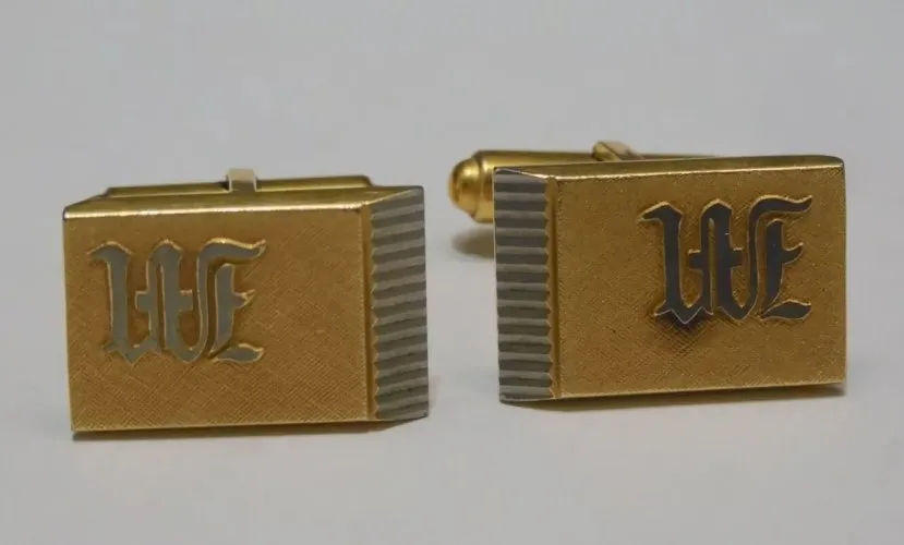 -BELLE PAIRE de BOUTONS de MANCHETTE MURAT VINTAGE INITIALES W E   D