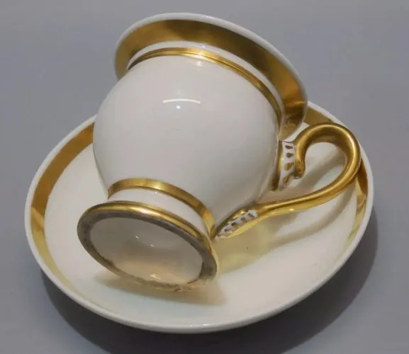 -BELLE TASSE et sa SOUCOUPE PORCELAINE DE PARIS XIXe BELLES DORURES Collection D