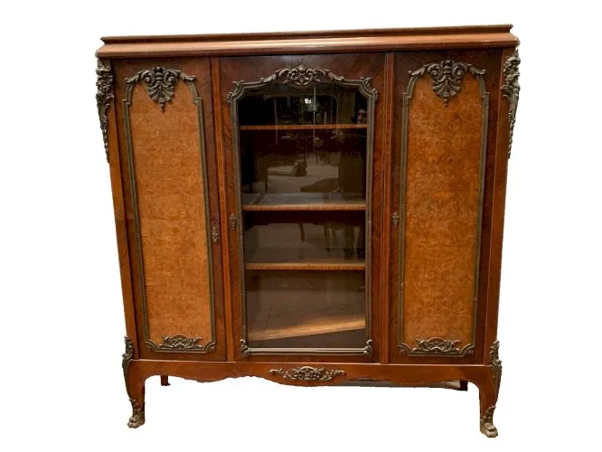 Bibliotheque de style Louis XV en acajou et ronce de noyer XX siècle