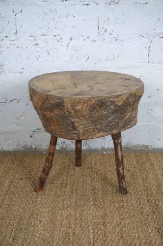 Billot table basse tripode brutaliste