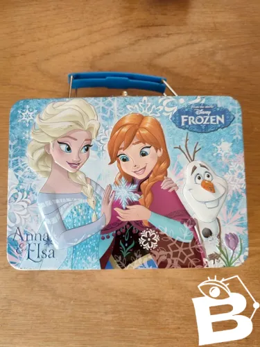 Boite à biscuit reine des neiges avec accessoires divers