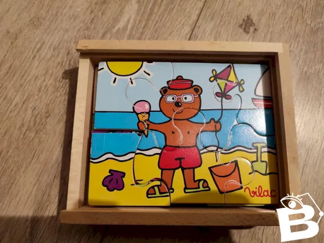 Boite avec 4 petits puzzle en bois vilac en bon état