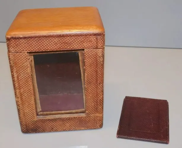 - BOITE COFFRET POUR PENDULETTE DOFFICIER CUIR XIXe à REHABILITER COLLECTION D