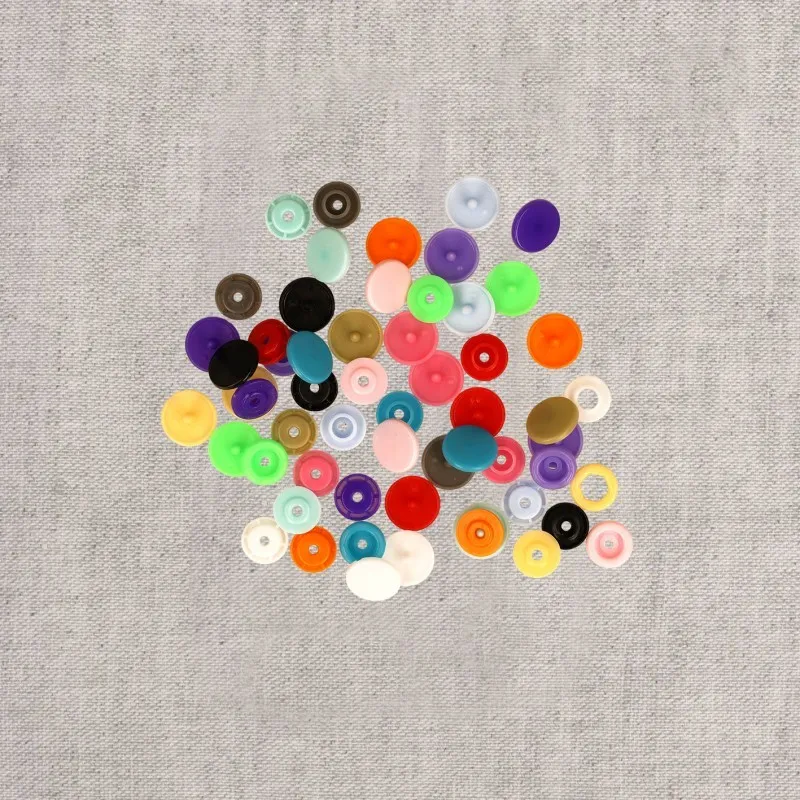 Boite pressions plastique *15col 10sets/col Mix -