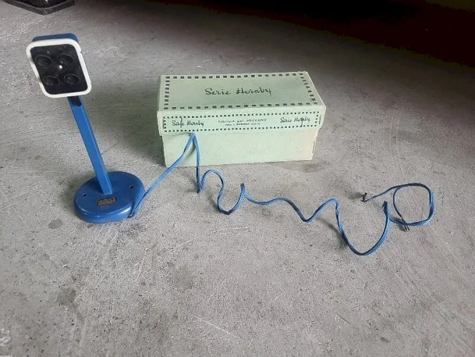 BOITE TRAIN SIGNAL 4 FEUX SERIE HORNBY