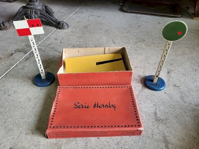 BOITE TRAIN SIGNAL A DAMIERS SERIE HORNBY MECCANO