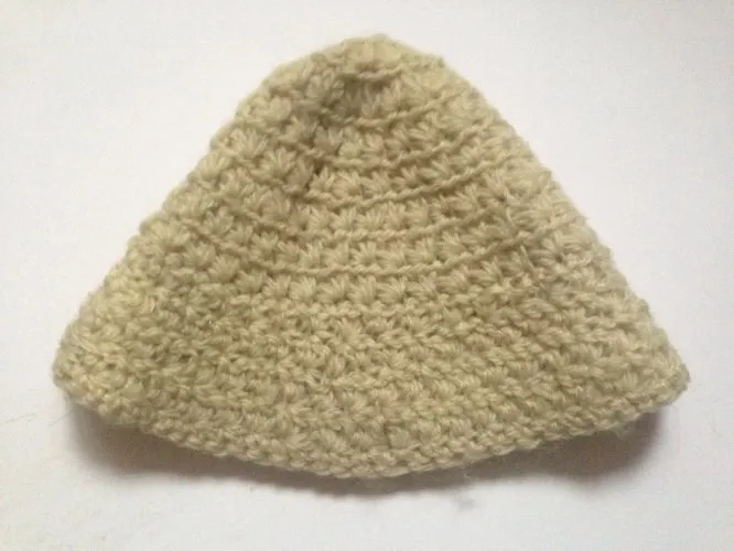 bonnet de poupée ancienne en laine