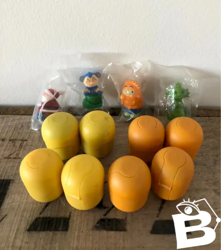 Boules surprises Kinder et figurines sous blister