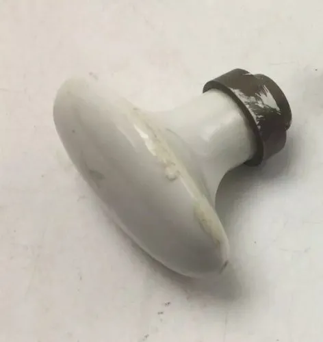 bouton poignee de porte ancienne en laiton et porcelaine n°1