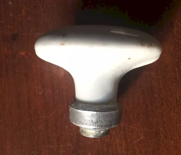 bouton poignee de porte ancienne en porcelaine et aluminium n° 3