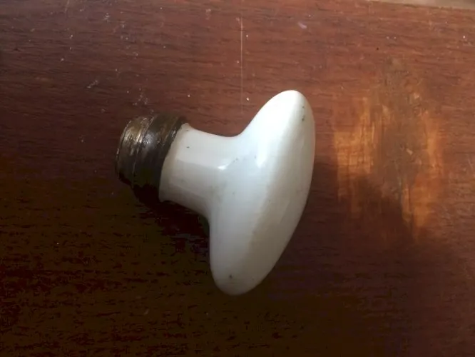 bouton poignee de porte ancienne en porcelaine et laiton n° 4