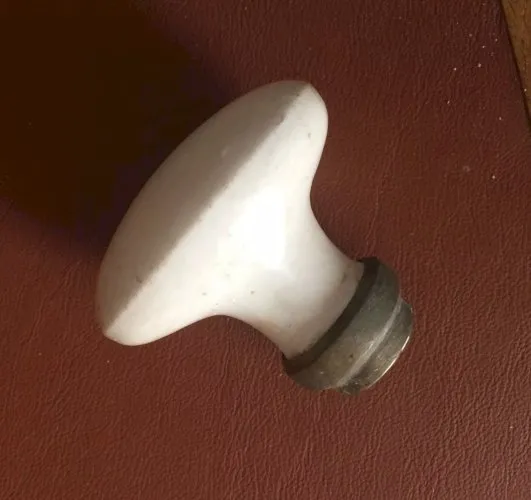 bouton poignee de porte ancienne en porcelaine et laiton n° 5
