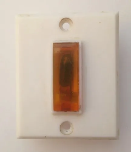 bouton poussoir AE.Chessy (dimensions idem Legrand Mistral) à voyant (grillé?)