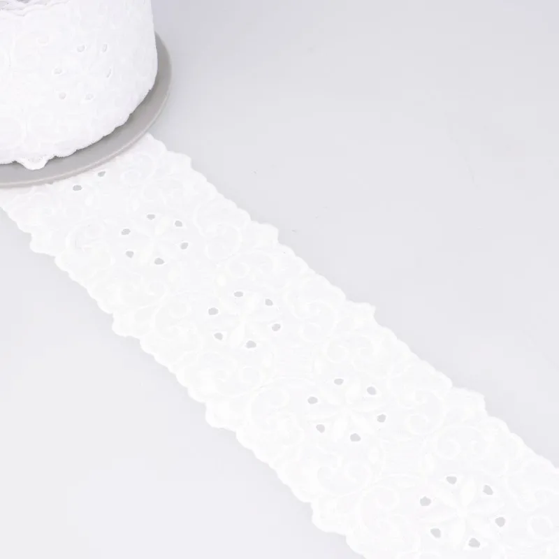 Broderie entre deux Blanc -