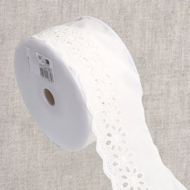 Broderie fleurs ajourées Blanc