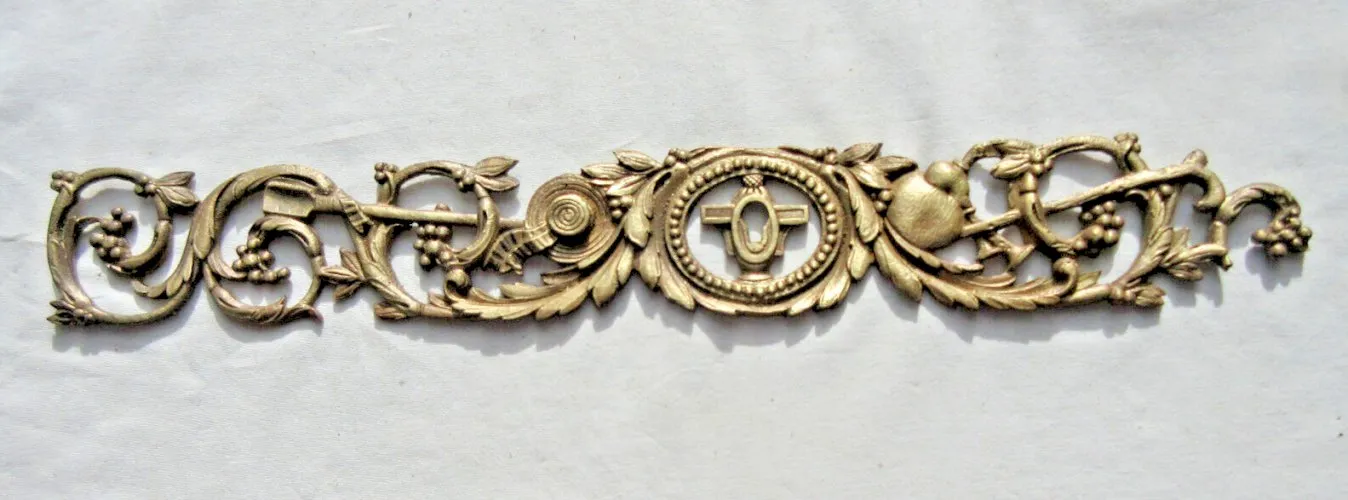 Bronze décoratif pour meuble, trou pour clé, acanthes et volutes Napoléon III