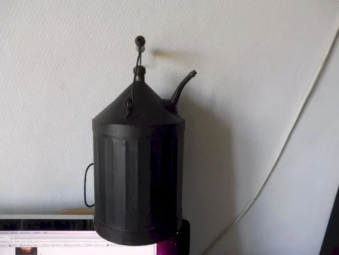 burette à huile .pot a huile - cheminot