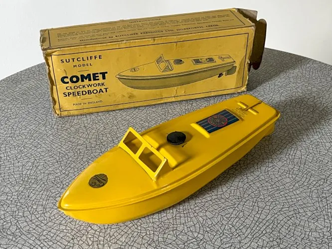 Canot de bassin mécanique Sutcliffe “Comet“, jouet ancien avec boite