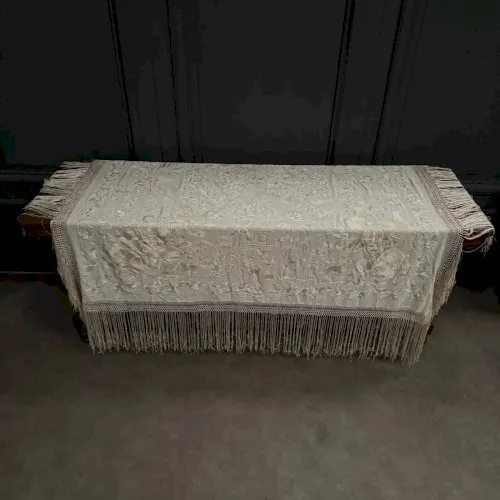 Châle ou nappe brodée de Chine 1900 décor floral M3450