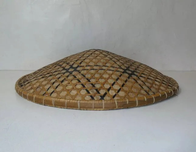 chapeau en rotin ethnique Laos Cambodge vintage