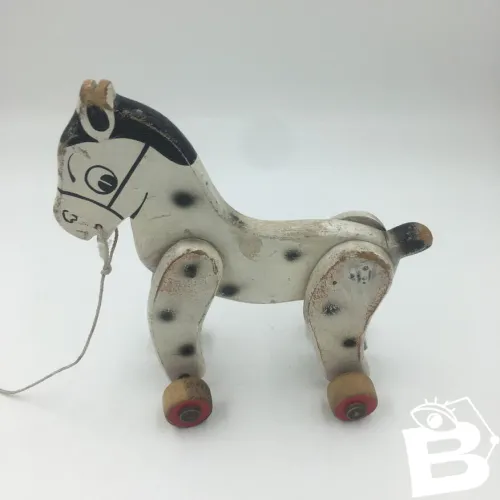 Cheval en bois à tirer