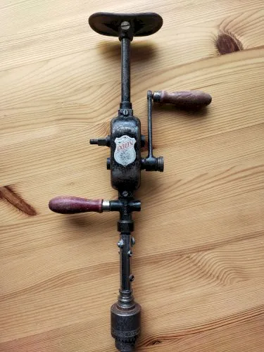 Chignole à main ancienne