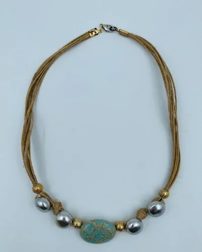 ?COLLIER FANTAISIE LIENS TISSU BEIGE MULTI RANGS PERLES GRISES VERTE W1238