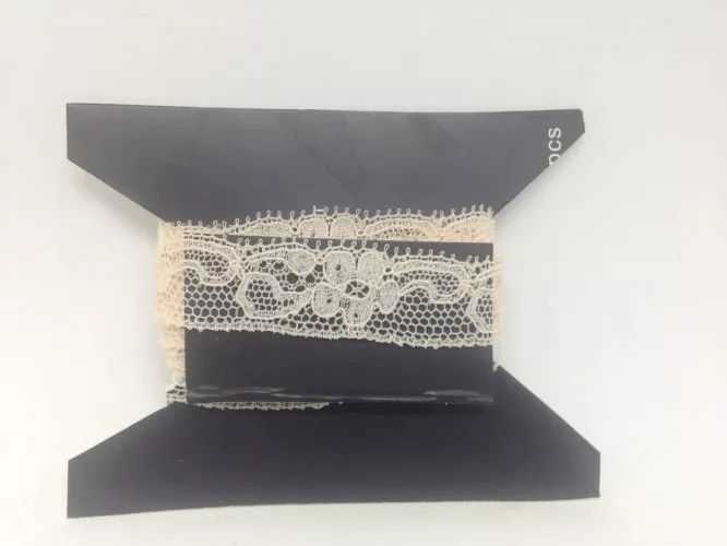 coupon de dentelle mecanique ancienne 1,9 m x 1,5 cm D9