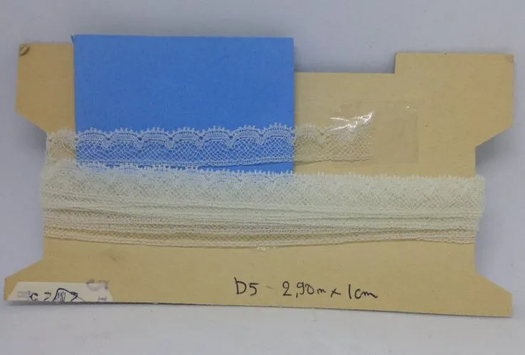 coupon de dentelle mecanique ancienne 2,9 m x 1 cm D5