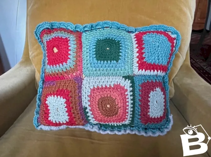 Coussin au crochet vintage