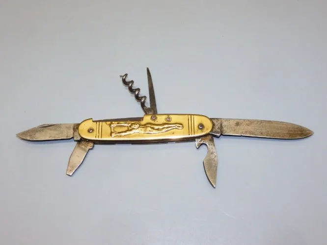 - COUTEAU de POCHE ANCIEN PRADEL PLAQUETTES LAITON BASKETTEUR GYMNASTE J.O.