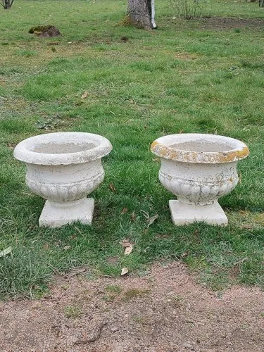 Deux anciennes vasques blanches en pierre