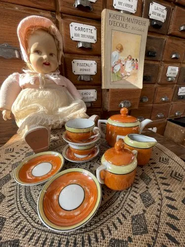 Dînette ancienne en porcelaine fine