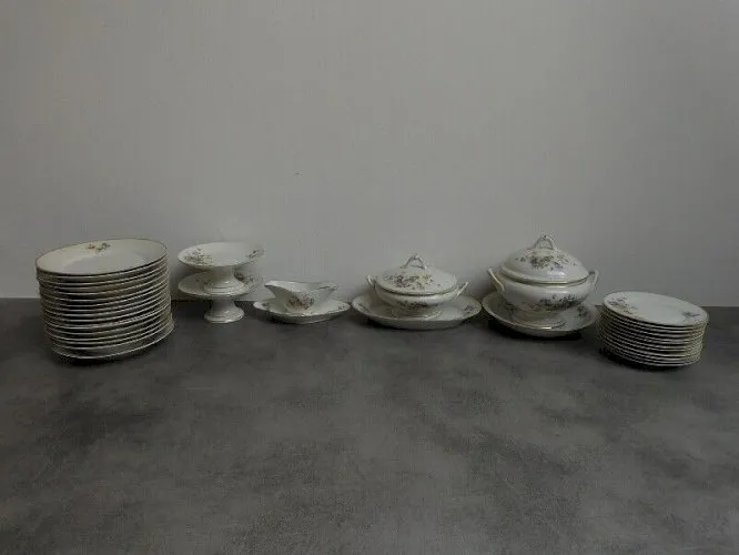 DINETTE DE 36 PIECES POUR POUPEE DE GRANDE TAILLE EN PORCELAINE