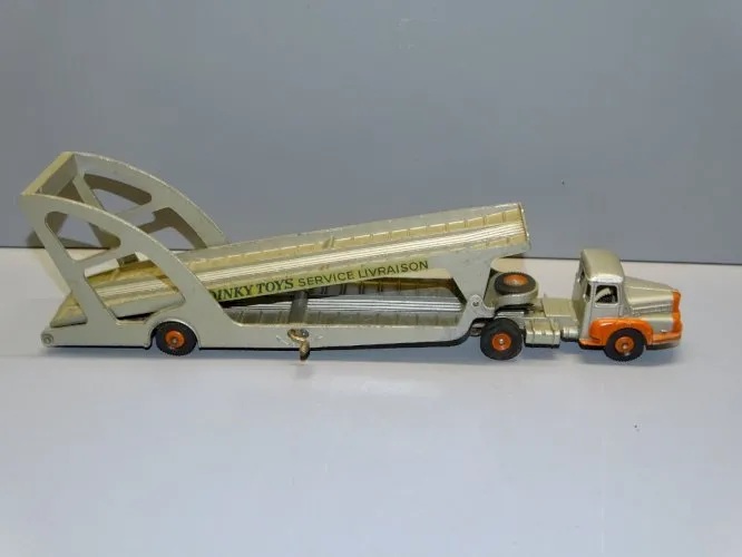 - DINKY TOYS ANCIEN CAMION PORTE VOITURES TRANSPORTEUR BOILOT COLLECTION