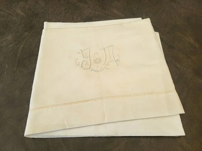 DRAP ANCIEN METIS MONOGRAMMES YM N6