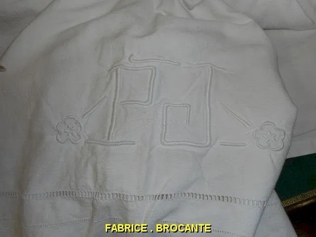 DRAP BRODE MONOGRAMME PJ N° 4