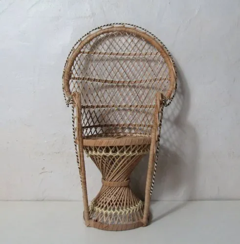 Fauteuil Emmanuelle rotin Vintage pour poupée H42cm .