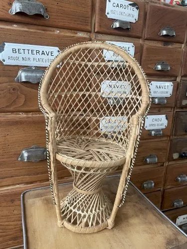 Fauteuil poupée style Emmanuelle