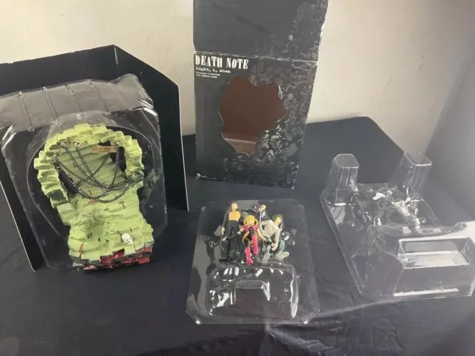 Figurine Diorama Lumière Yagami L Misa Amane Jouet Kodansha Deathnote