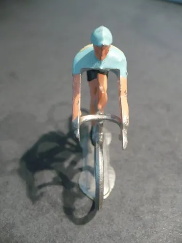 Figurine en aluminium**Cycliste mains cocottes**maillot BIANCHI