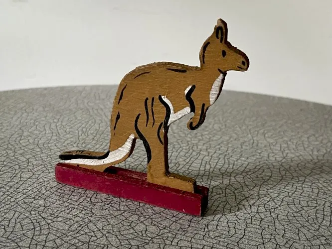 Figurine en bois peint, animaux sauvages, Kangourou, jouet ancien français