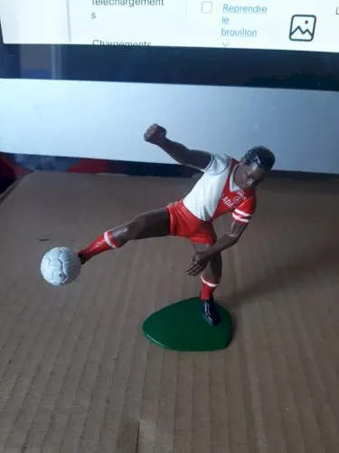 - figurine footballer José toure .as Monaco. H 12 cm