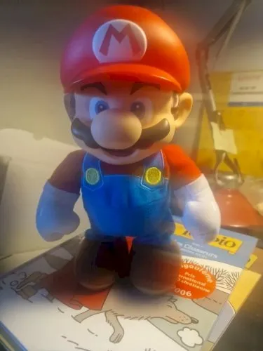 Figurine Mario Bros H 27 cm - a piles