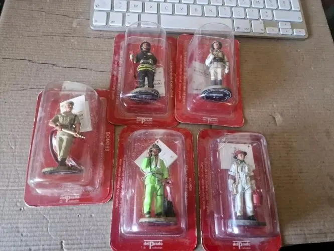 Figurines Del Prado. Lot De 5 Pompiers Asie   . Blisters Neufs