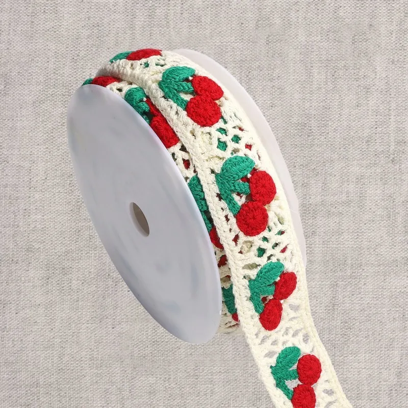 Galon crochet cerises Ecru