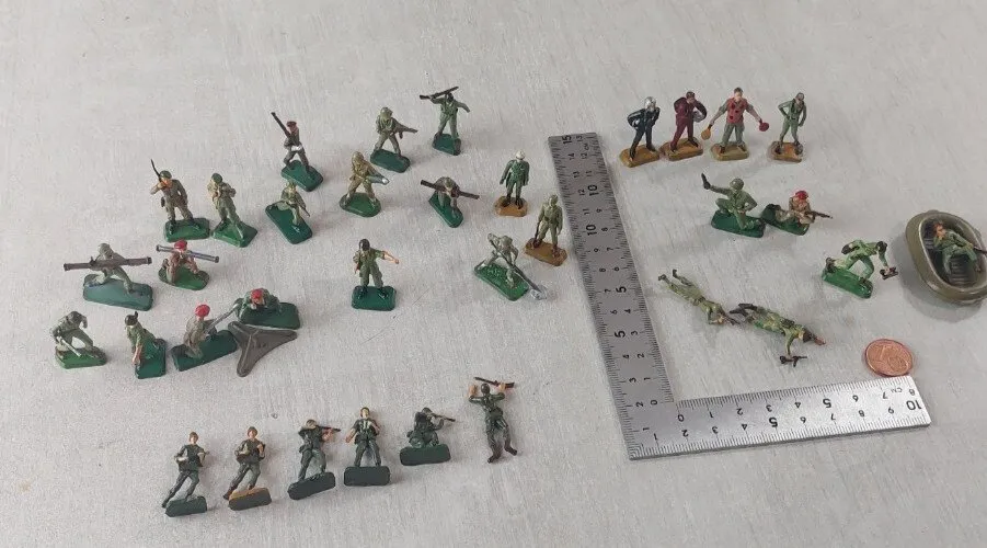 Grand lot danciennes mini figurines, soldats, Starlux, 3 cm