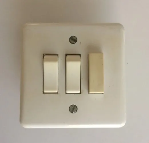 interrupteur double va et vient + poussoir Legrand Neptune ancien