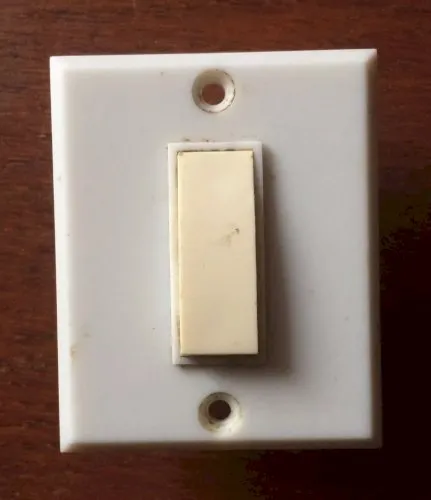 Interrupteur simple Chessy dimensions idem Mistral Legrand