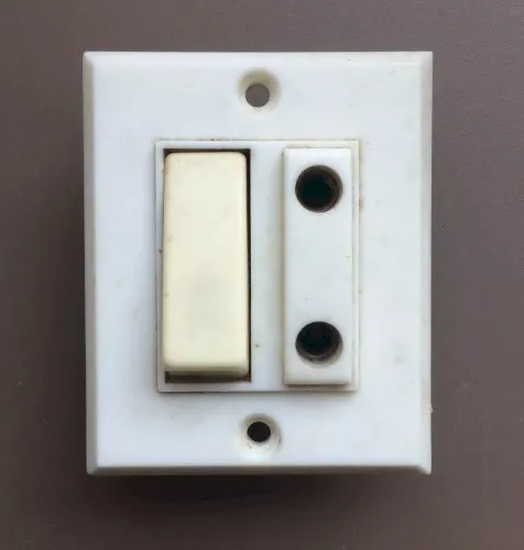 Interrupteur va et vient + prise 2P sans terre Mistral Legrand